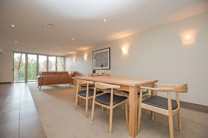 IXL 2br Apartment – Hunter St area gallery image 2