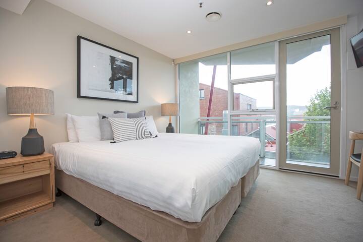 IXL 2br Apartment – Hunter St area gallery image 5