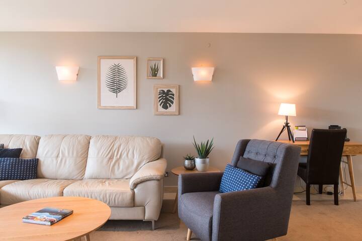 IXL 2br Apartment – Hunter St area gallery image 3