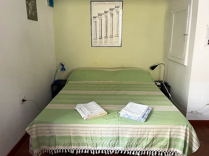 nuovo letto matrimoniale.
new double bed.