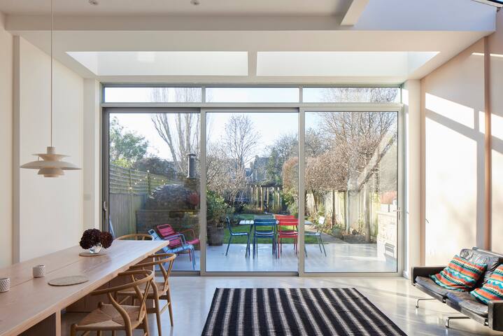 Beautiful Queens Park 4 Bed House gallery image 2