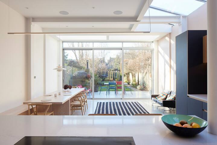 Beautiful Queens Park 4 Bed House