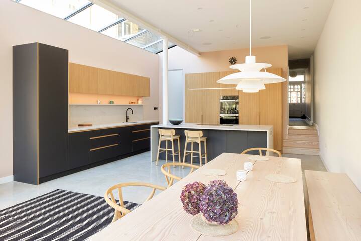 Beautiful Queens Park 4 Bed House gallery image 5