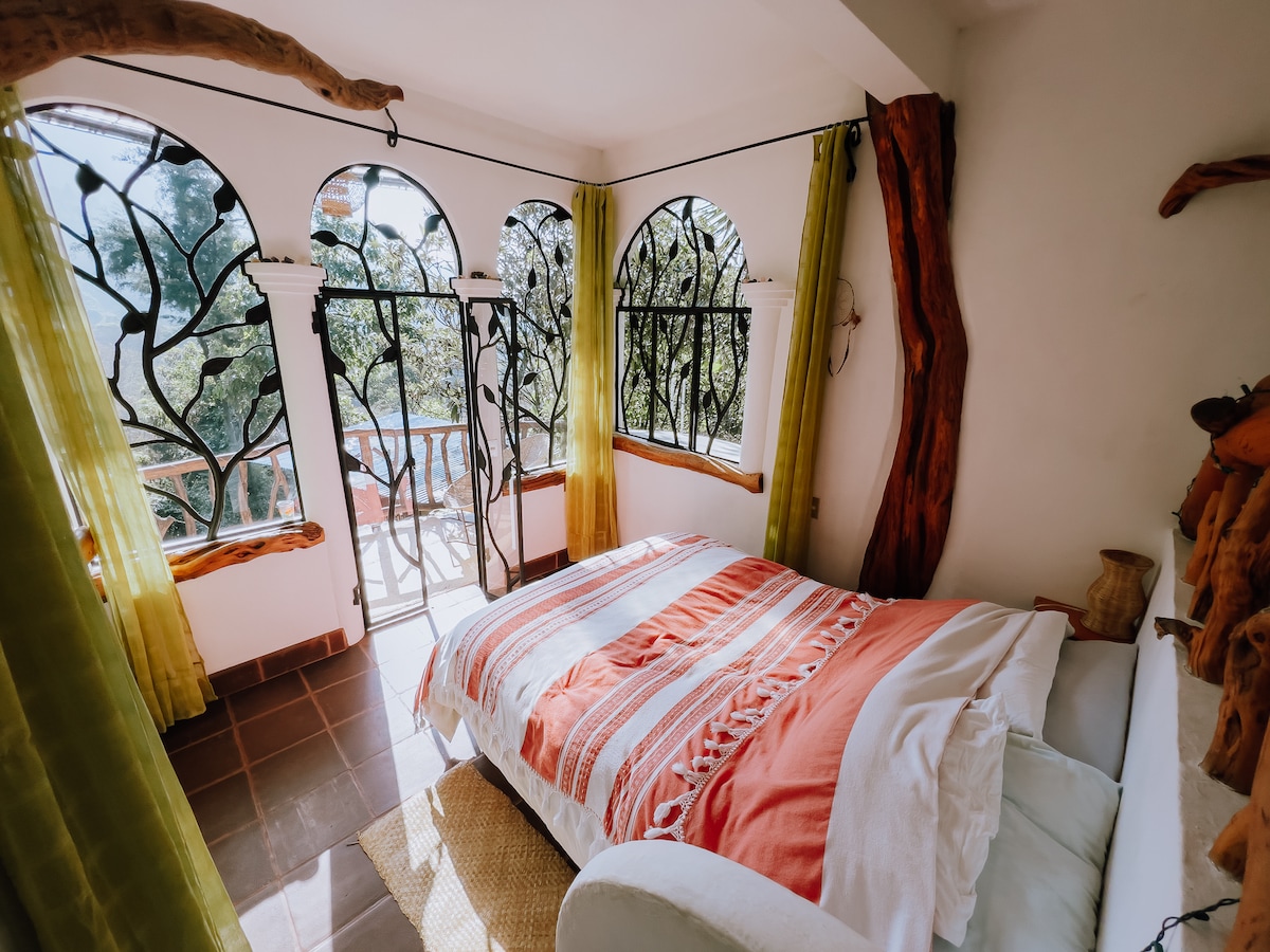 спална соба / двоен кревет / балкон