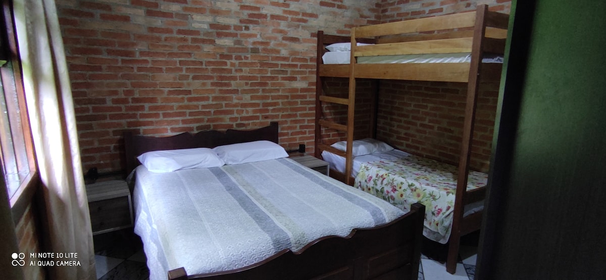 غرفة النوم 2، سرير مزدوج وسرير بطابقين