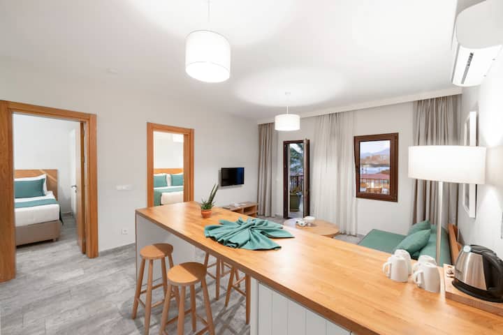 Large Suite With Pool, Free Wi-fi & Large Balcony - Bodrum