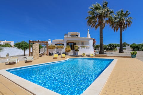 Top performing Airbnb: V3, Villa Belo Horizonte near Beach, Albufeira in Guia
