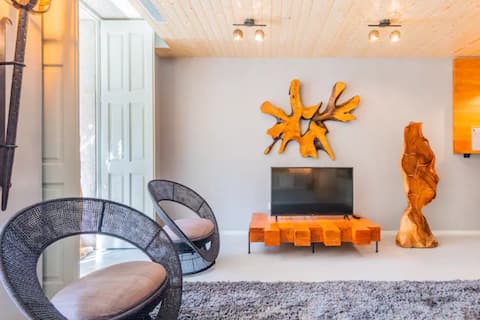Anúncio popular: Deluxe Penthouse with Jacuzzi for 2 + Parking em União Das Freguesias De Lordelo Do Ouro E Massarelos