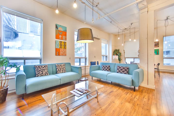 Loft Artiste walk to Old Montreal – Self Check In