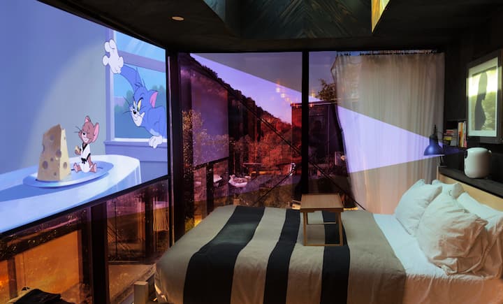 Projector rental / 50$ for 2 nights.
Watch your favorite movies after a long hike. Please inquire before arrival.