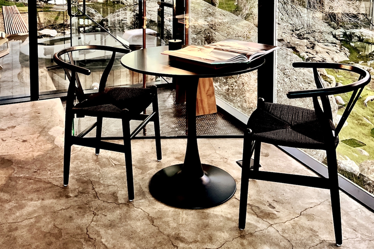 在河景中享用晚餐或鸡蛋;)