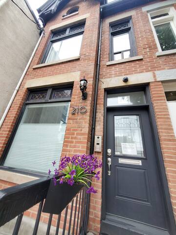 Dundas Square – Victorian – Parking/Office/Yard