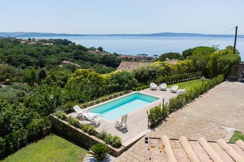 Villa Panoramica with pool on Lake Bracciano
