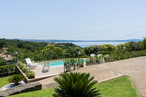 Panoramic Villa with swimming pool on Lake Bracciano