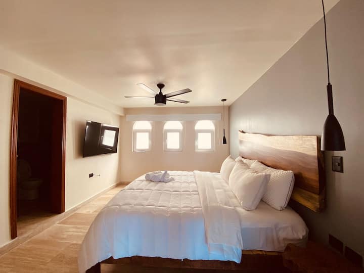 chumba cha kulala cha pili, kitanda cha ukubwa wa kifalme