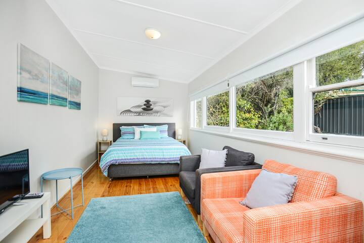 غرفة نوم خلفية أو منطقة ملاذ للأطفال