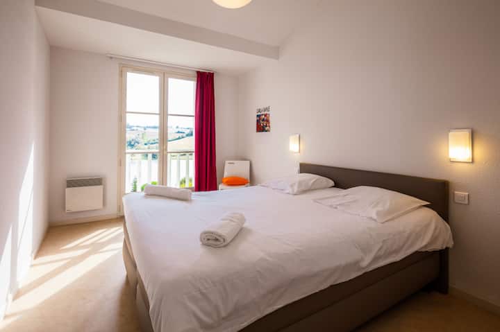 master bedroom with double bed (160)