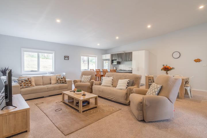 Cozy Ocean-view Retreat With Wood Fire & Wi-fi - Primrose Sands