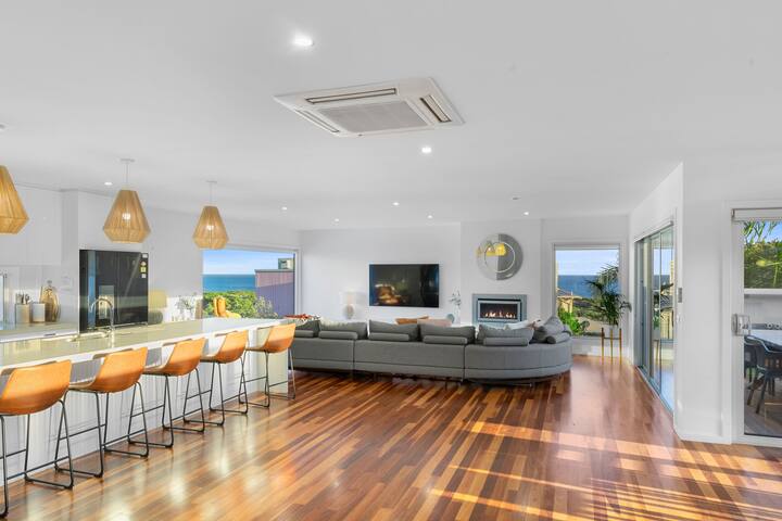 Luxurious Terrace Hideaway | Heated Pool | Views gallery image 3