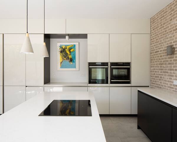 Stylish Private Modern House. Perfect for families gallery image 4