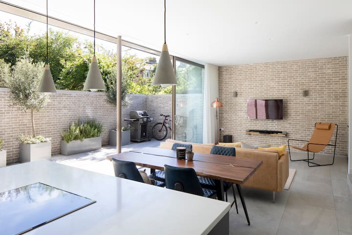 Stylish Private Modern House. Perfect for families