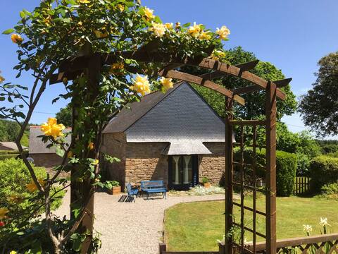 Alice Cottage - shared  pool, private garden
