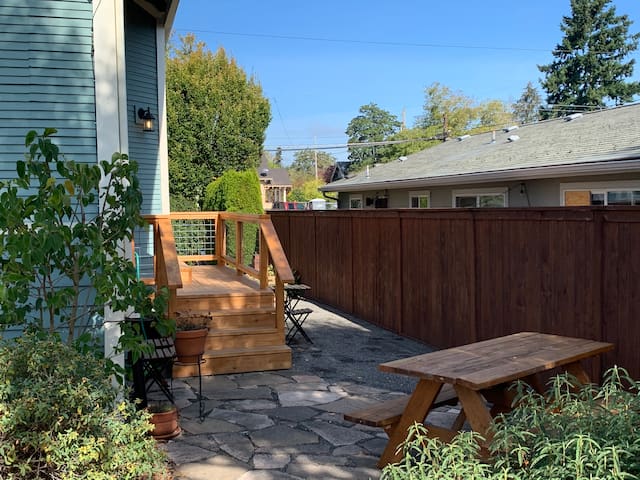 3BR Spacious hm on Alberta St in cool art district gallery image 4