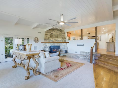 Top performing Airbnb: Paradise On The Hill With Tree House and Hot Tub in Atascadero