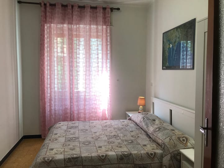 slaapkamer met tweepersoonsbed