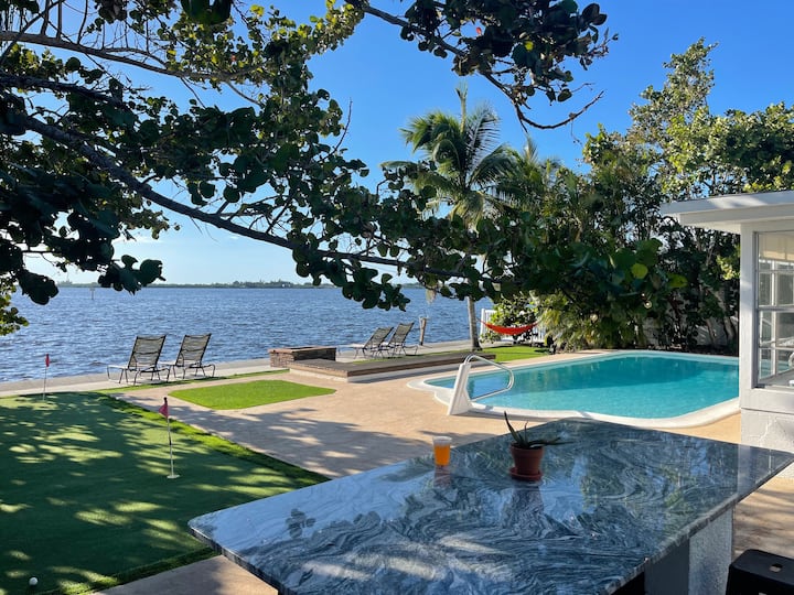 SUNSET HAVEN-AMAZING VIEWS/NEW OUTSIDE KITCHEN - Houses for Rent