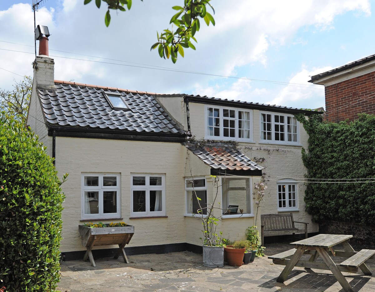 A Hidden Gem in Beautiful Southwold. Dog Friendly. Houses for Rent in