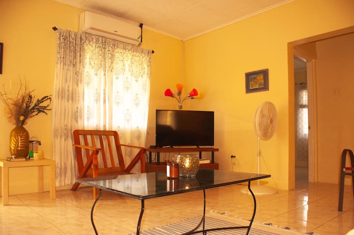 Mellow Breeze Near Beach And 15 Min From Airport - Jamaica