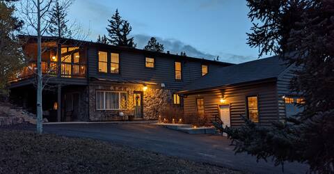 Pet Friendly 5 Bedroom Ski Home with Game Room
