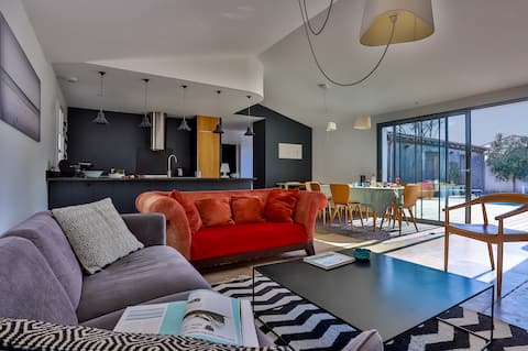 Successful Airbnb property: 150 metres from beach, new villa with heated pool in La Couarde Sur Mer