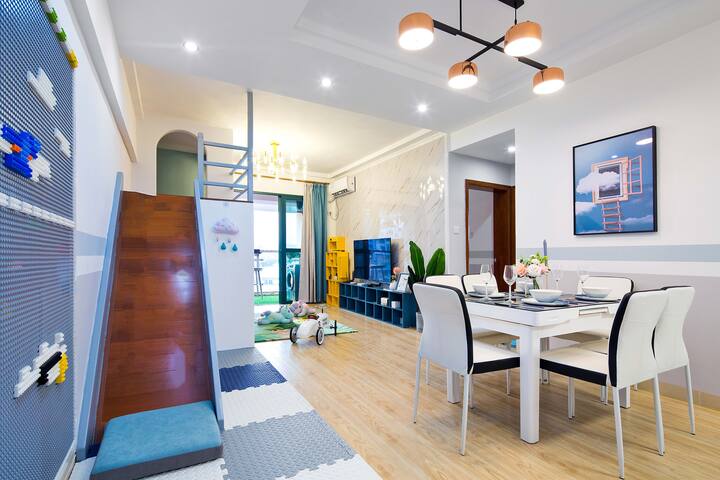 一城一宿 云中探险 市中心滑梯探险屋海景两房 三天接机 中服免税店 第一市场 盒马配送 大东海三亚湾