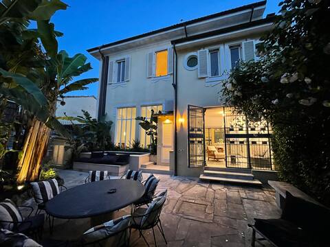 Townhouse  in the historical center of Pietrasanta