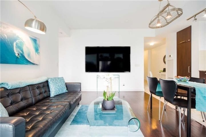 Downtown Toronto – Heart of the City with access gallery image 4