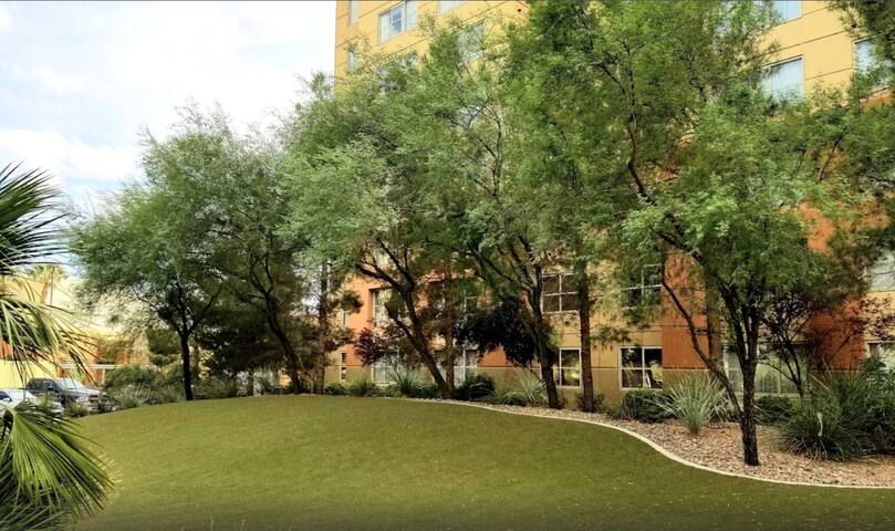 The View Over Vegas, Suite 2BR gallery image 4