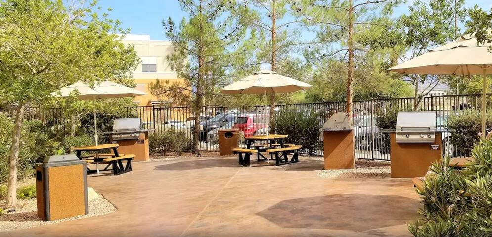 The View Over Vegas, Suite 2BR gallery image 3