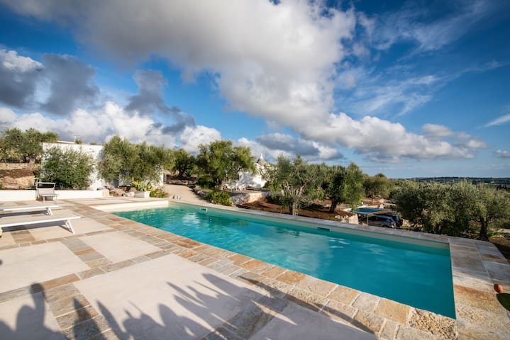 Wonderful Trullo Home with pool and amazing view