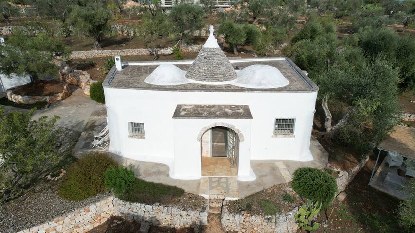 Wonderful Trullo Home with pool and amazing view gallery image 2