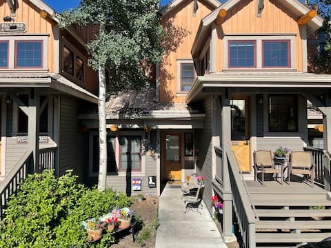 Grey Fox ~2 bed/2 BA Ski in/out Granby Ranch, RMNP