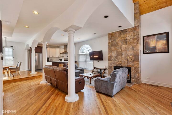 Coach House In Wrigleyville gallery image 2