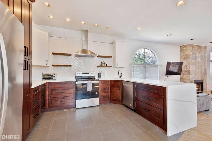 Coach House In Wrigleyville gallery image 3