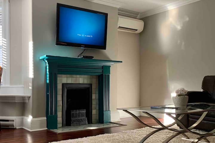 Gorgeous Downtown Apartment In Heritage Zone - Canada
