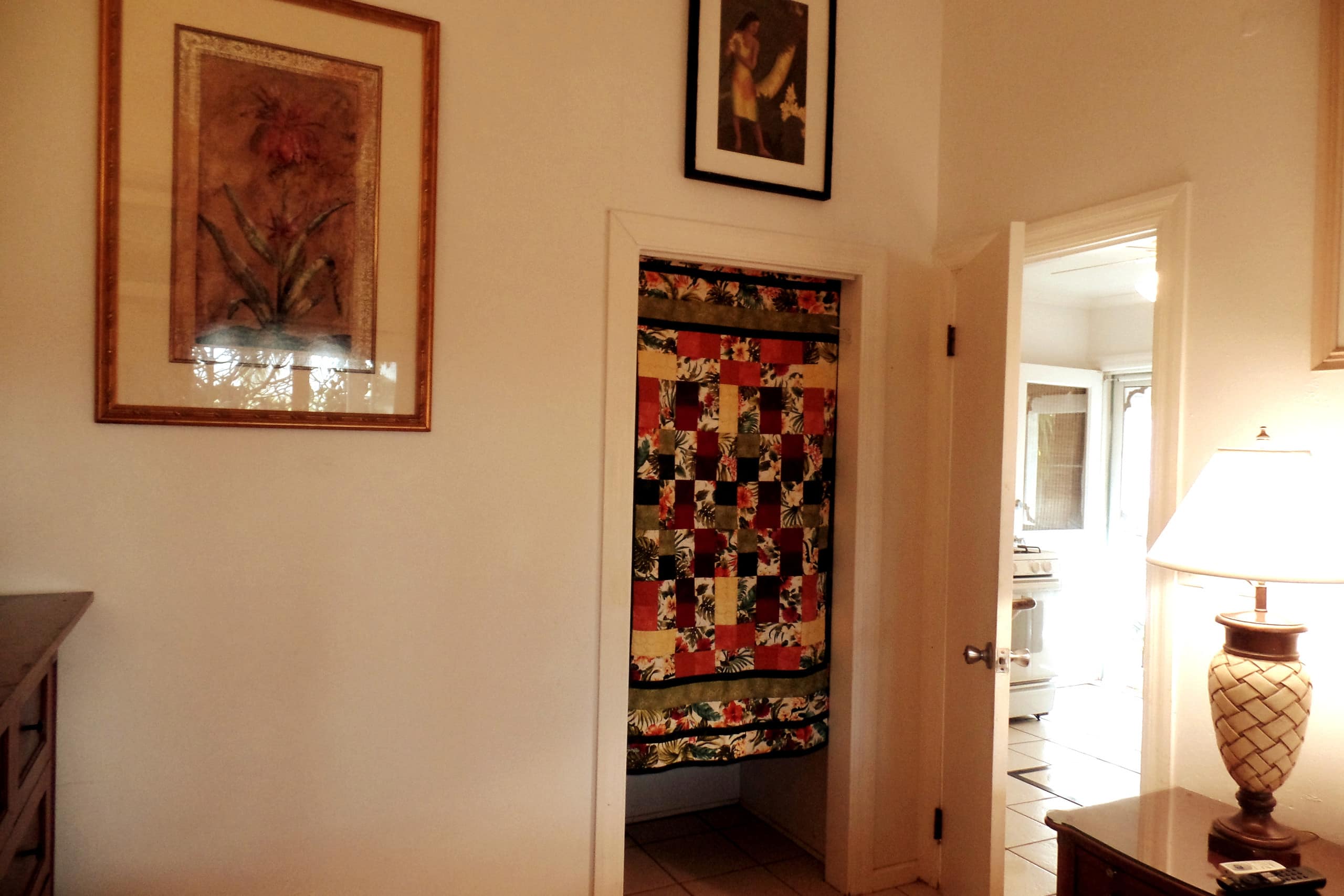 Distinctive 1 BR w/lanai 5 min to beach - Photo 10