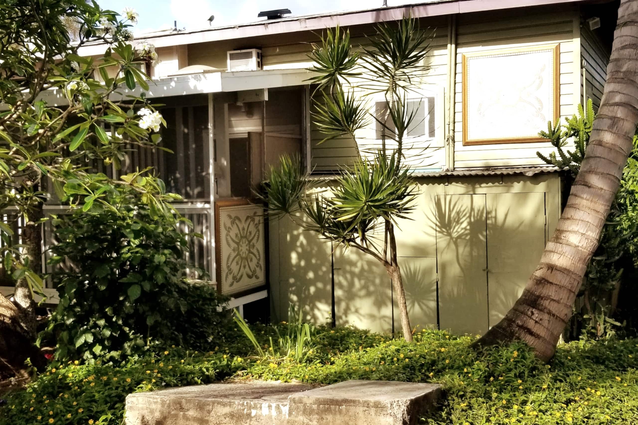 Distinctive 1 BR w/lanai 5 min to beach - Photo 3