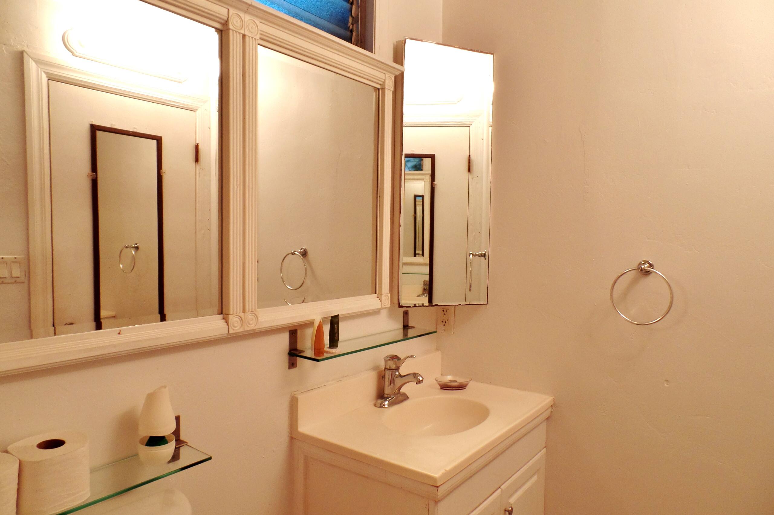 Distinctive 1 BR w/lanai 5 min to beach - Photo 19