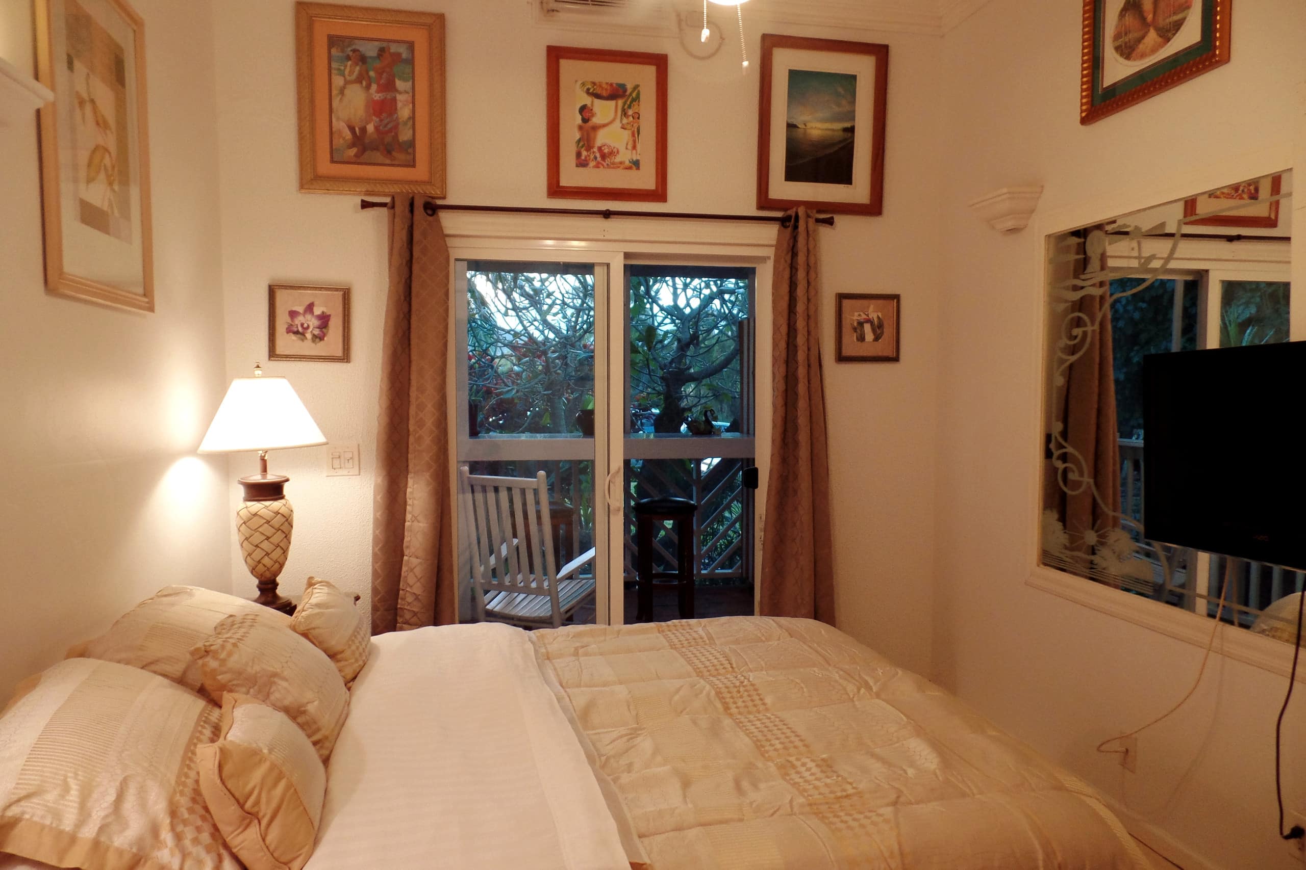 Distinctive 1 BR w/lanai 5 min to beach - Main photo
