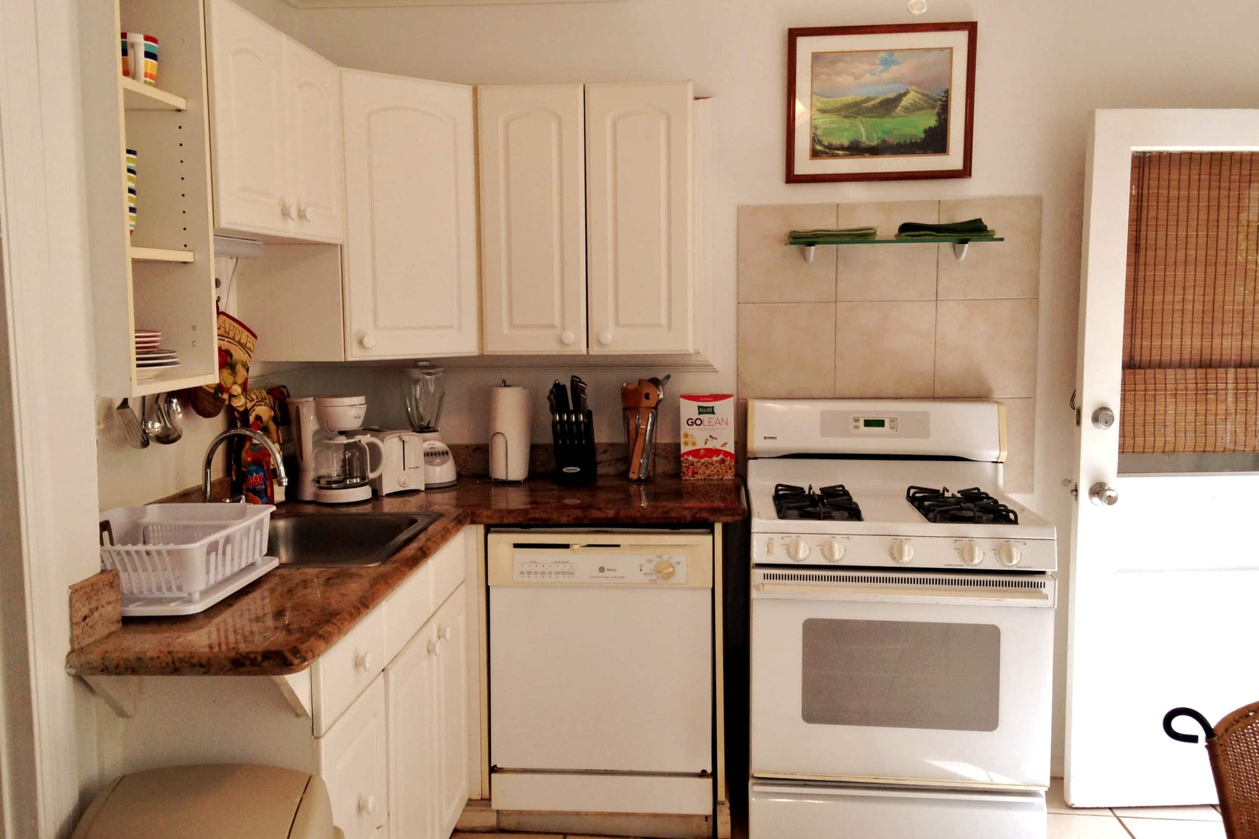 Distinctive 1 BR w/lanai 5 min to beach - Photo 15